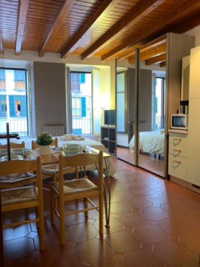 Studio Apartment Una Finestra su Como